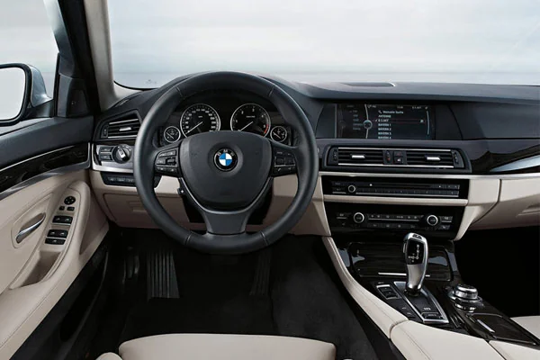 نقد و بررسی بی ام و 528 - بررسی BMW 528 2 نقد و بررسی بی ام و 528 : بررسی دقیق ویژگیها و عملکرد