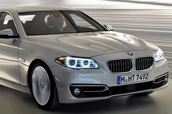 نقد و بررسی بی ام و 528 - بررسی BMW 528 1 نقد و بررسی بی ام و 528 : ترکیبی از قدرت و زیبایی