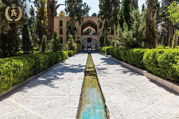 بهترین زمان سفر به کاشان 2 راهنمای سفر به کاشان : از باغ های تاریخی تا جشنواره ها